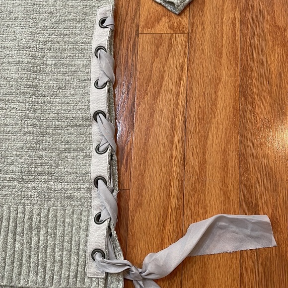 Free People Size Medium Gray oversized Women’s V Neck Sweater very Soft - Picture 2 of 11